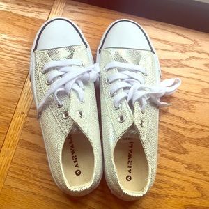 Women’s size 7 Airwalk shoes